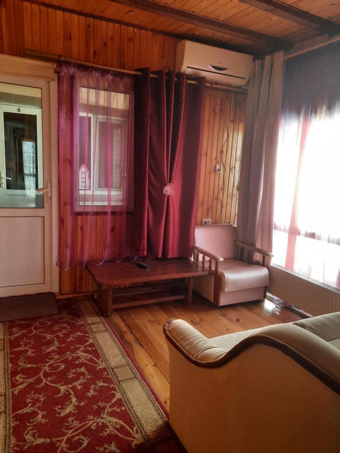 Kitech Guest House Odessa Exteriör bild