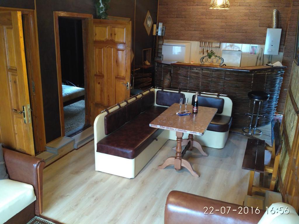 Kitech Guest House Odessa Exteriör bild