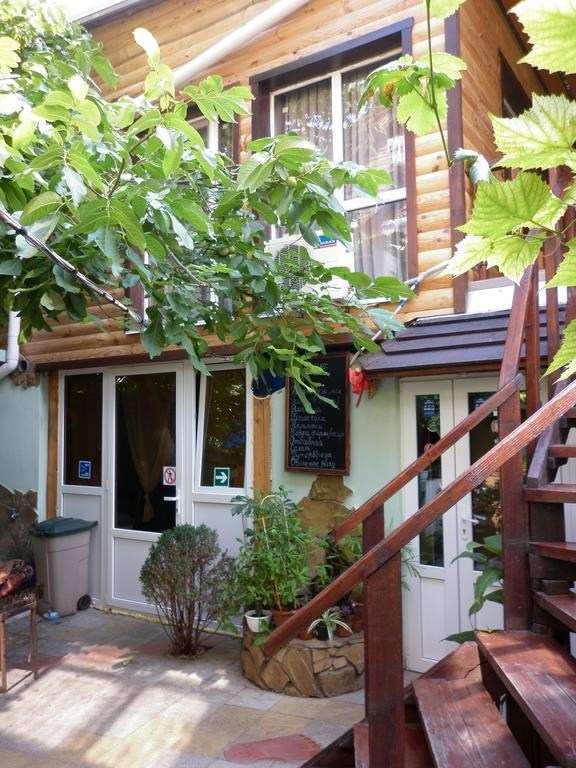 Kitech Guest House Odessa Exteriör bild